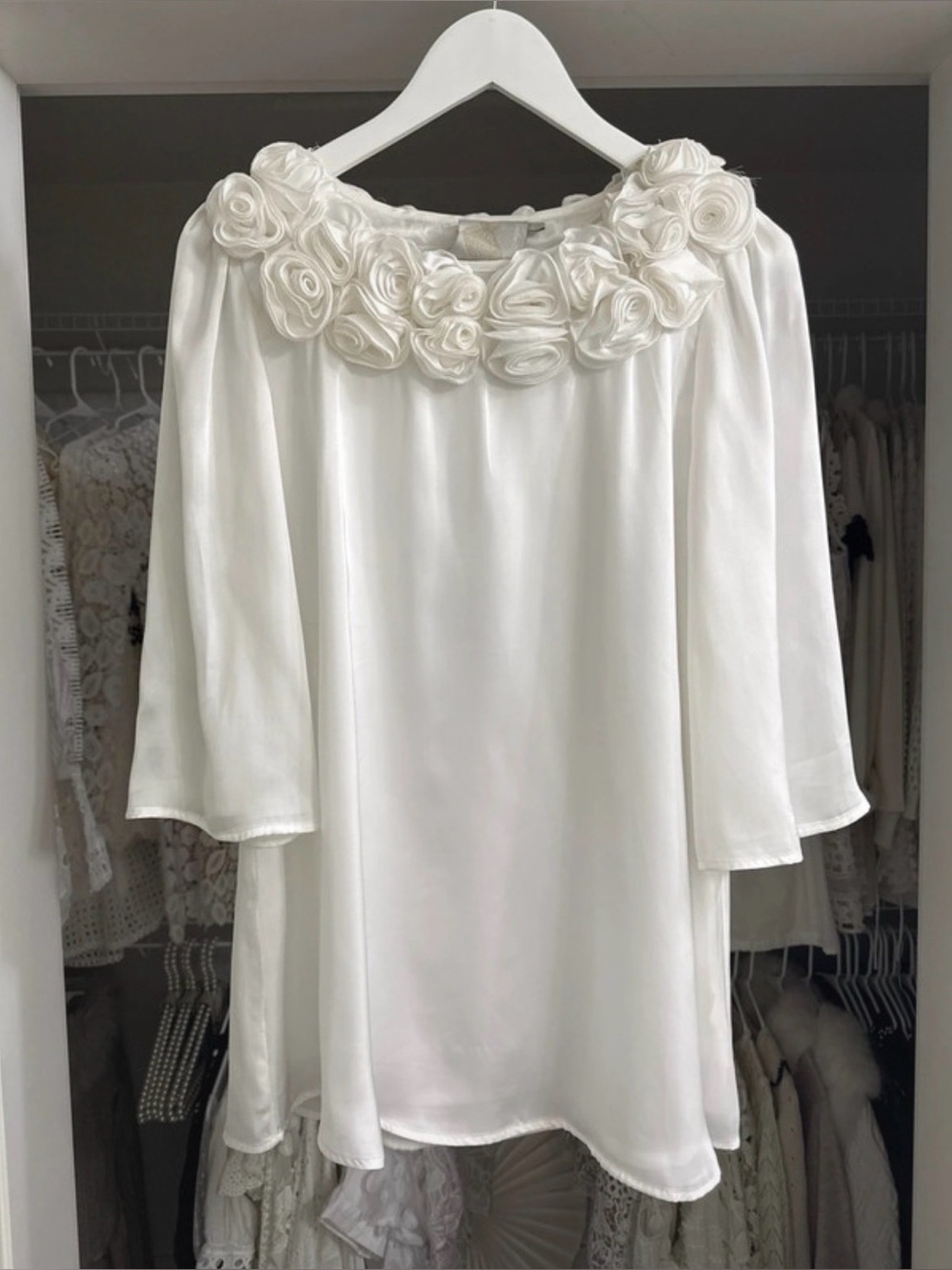 WHITE SATIN 3D Rosette-Trimmed Flare Sleeve Tunic Top / Mini Dress MEDIUM